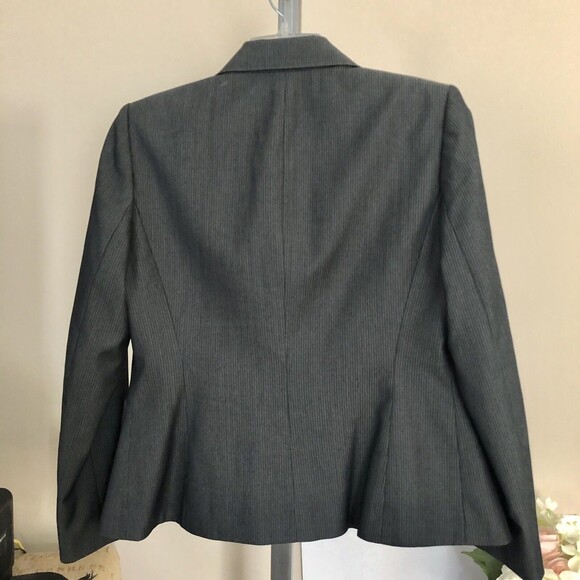 TAHARI BLAZER SUIT PETITE SIZE 6P BUSSINES CASUAL STRIPE GRAY ONE BUTTON - Picture 4 of 8